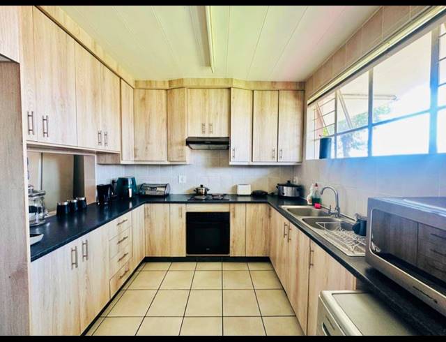 2 BEDROOM TOWNHOUSE FOR SALE IN VERWOERDPARK